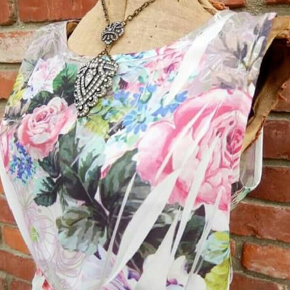 NWOT Beautiful Rose Covered Tank Tunic - Picture 4 of 4